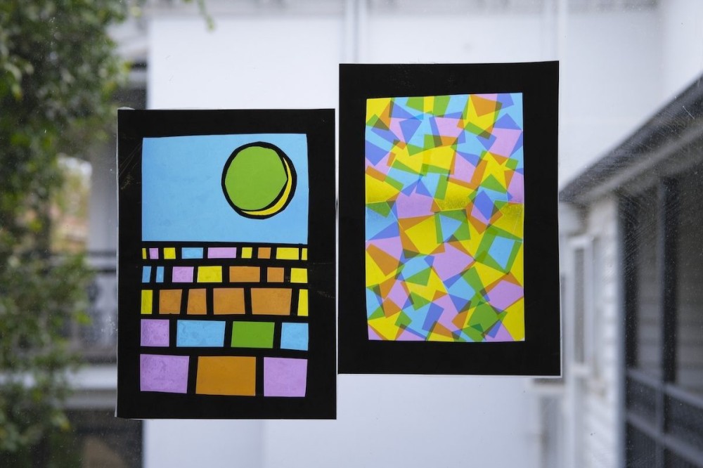 ON HOLIDAYS AT LINDEN > CREATE YOUR STAINED-GLASS WINDOW